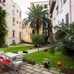https://la-controra-hostel-naples.hotels-amalfi.com